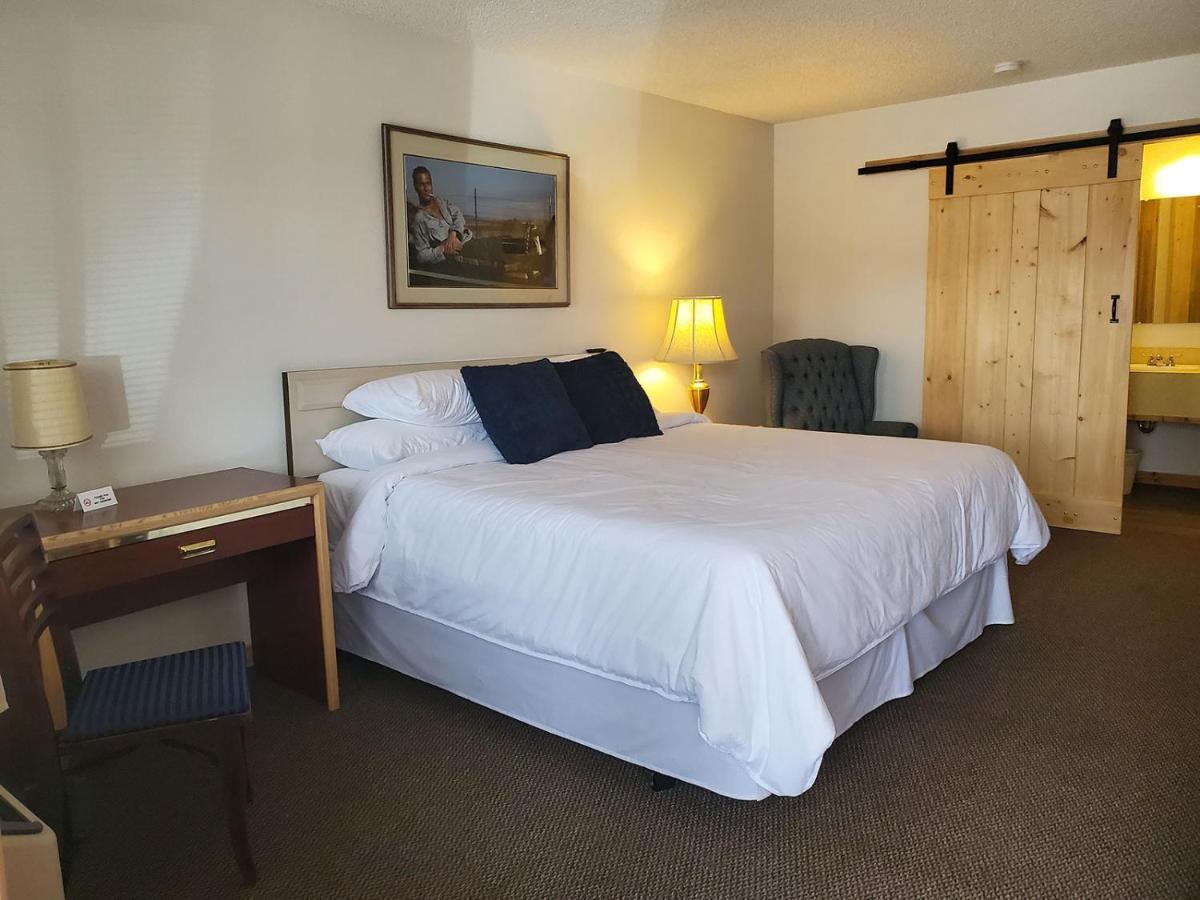 Warden Inn Deer Lodge Eksteriør billede